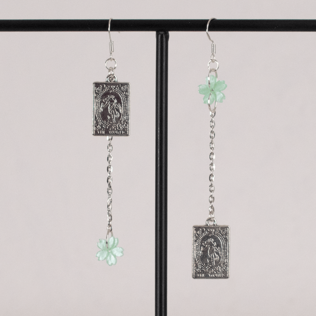 Iris - Boucles d'oreilles argentées